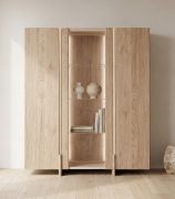 Vitrine | Farbe: Eiche gebleicht | Massivholz | Eichenholz geölt | Travertin Stein | inkl. LED-Beleuchtung | Rückwand: HDF | 120 x 41 x 140 cm