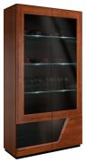 Vitrine "Medulin" 25, Farbe: Walnuss / Schwarz, teilmassiv - Abmessungen: 192 x 102 x 43 cm (H x B x T)