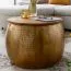 Couchtisch rund aus Mango Massivholz, Farbe: Mango / Gold - Abmessungen: 60 x 60 x 40 cm (B x T x H) mit Stauraum