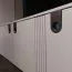 TV-Unterschrank mit Soft-Close-System | Kaschmir | 60 x 180 x 46 cm | 4 Türen | 3 Fächer | dekorative Relief-Streifen | Metallgriffe