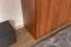 Kleiderschrank Mojokerto 24, Farbe: Walnuss / Schwarz - Abmessungen: 194 x 80 x 39 cm (H x B x T)