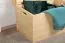 Große Holztruhe