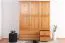 Kleiderschrank | 3 Drehtüren | 4 Schubladen | 4 Fächer | mit Kleiderstange | 154 cm breit | Massivholz | Farbe: Erle Abbildung