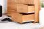 Kleiderschrank | 3 Drehtüren | 4 Schubladen | 4 Fächer | mit Kleiderstange | 154 cm breit | Massivholz | Farbe: Erle Abbildung