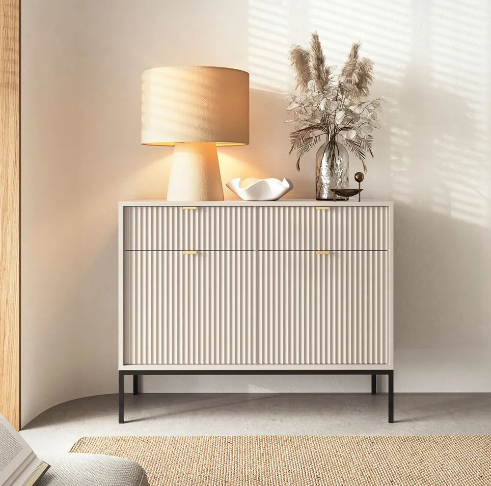 Moderne Kommode mit zwei Schubladen Worthing 65, Farbe: Kaschmir, zwei Türen, Beine: Schwarz, vier Fächer, ABS-Kantenschutz, Maße: 83 x 104 x 39 cm