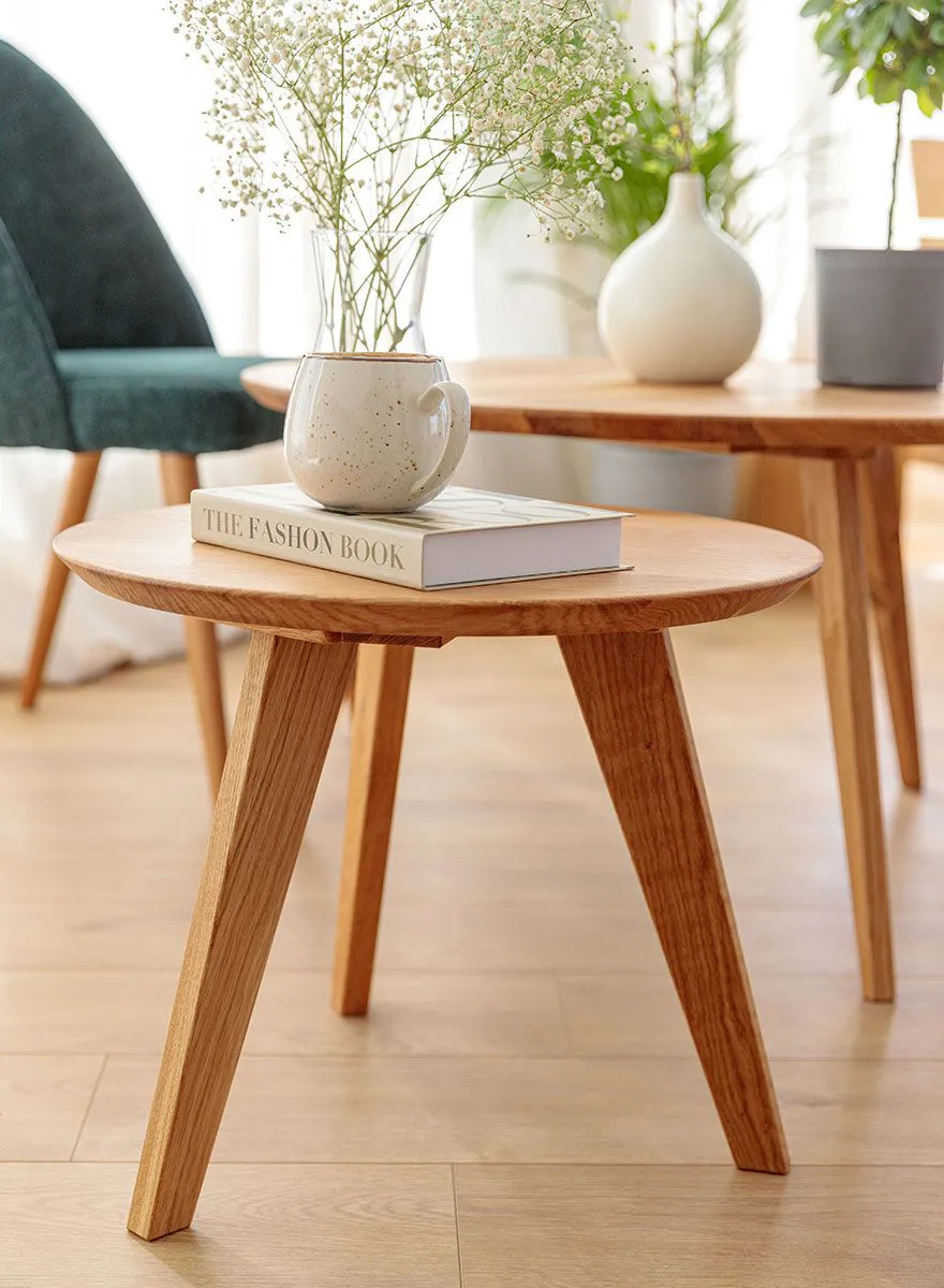 Couchtisch rund Erdre 03 mit 50 cm Durchmesser, in Eiche geölt, Tischplatte 2 cm, 50 x 50 x 41,5 cm, aus Massivholz Eiche, 3 Standbeine, für Wohnzimmer