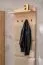 Garderobe Komplett - Set F Angvik, 3-teilig, Farbe: Eiche / Schwarz, ein Garderobenschrank, ein Schuhschrank inkl. Sitzkissen, vier Haken
