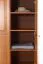 Kleiderschrank | 3 Drehtüren | 4 Schubladen | 4 Fächer | mit Kleiderstange | 154 cm breit | Massivholz | Farbe: Erle Abbildung