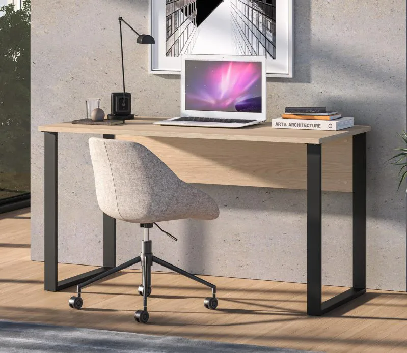 Schreibtisch | Farbe: Eiche Lindberg | große Arbeitsfläche | 138 x 68 x 77 cm | für Büro und Homeoffice | modernes Design | ABS-Kanten | Beine: Schwarz