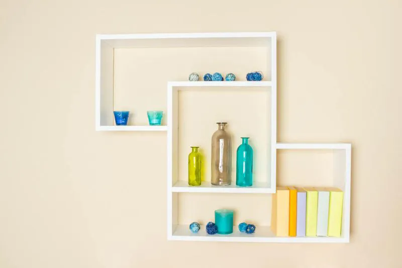 Hängeregal, Wandregal, Bücherregal - 104 cm breit, Kiefer Massivholz, Farbe: Weiß Abbildung